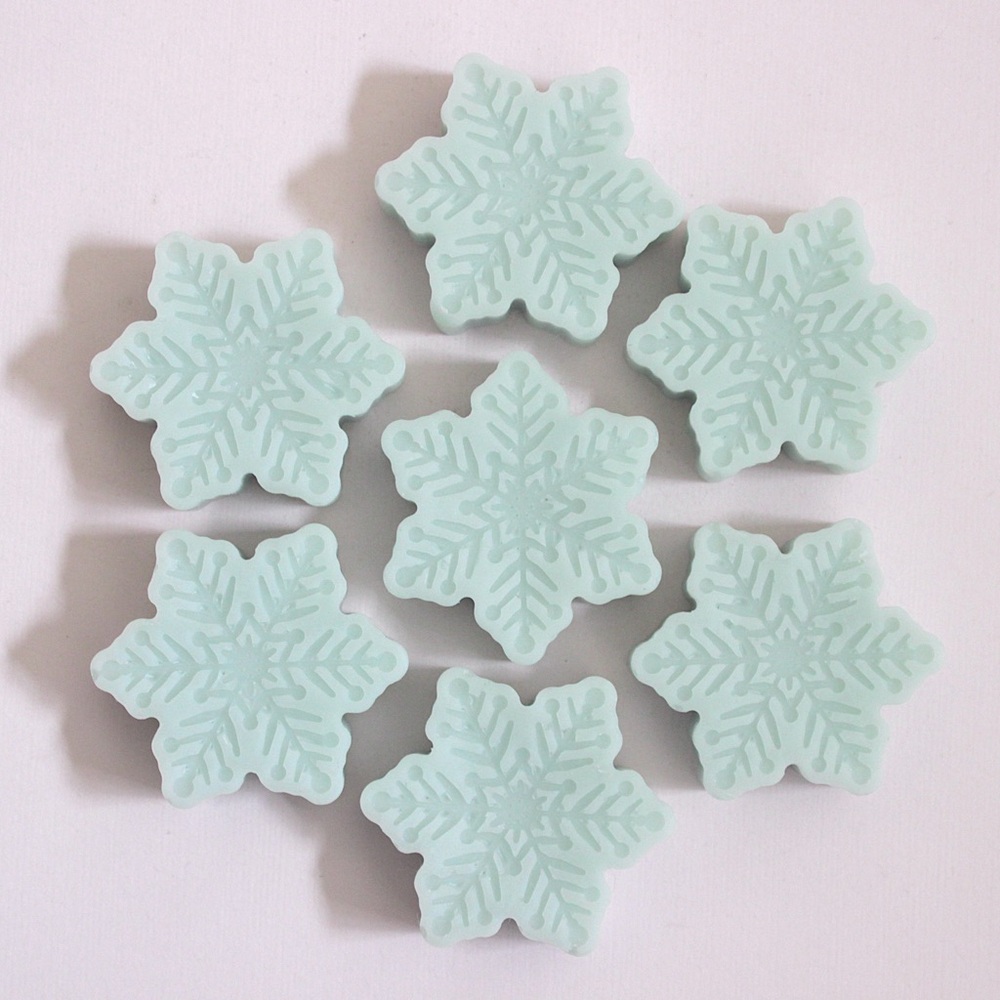 Handmade Sweet Mint Snowflake Wax Melts with Essential Oils and Beeswax